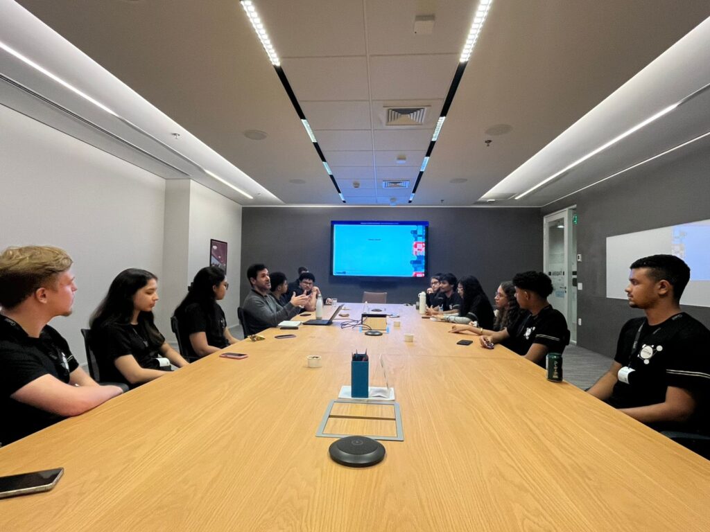 alunos universitarios visita linkedin profissional brasil