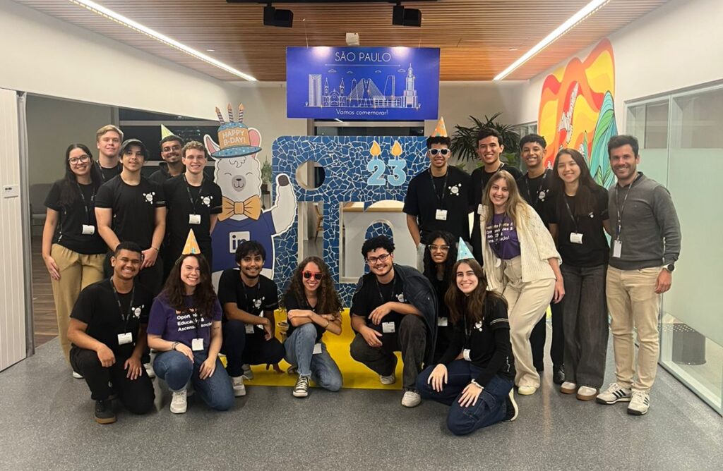 estudantes instituto ponte networking carreira linkedin