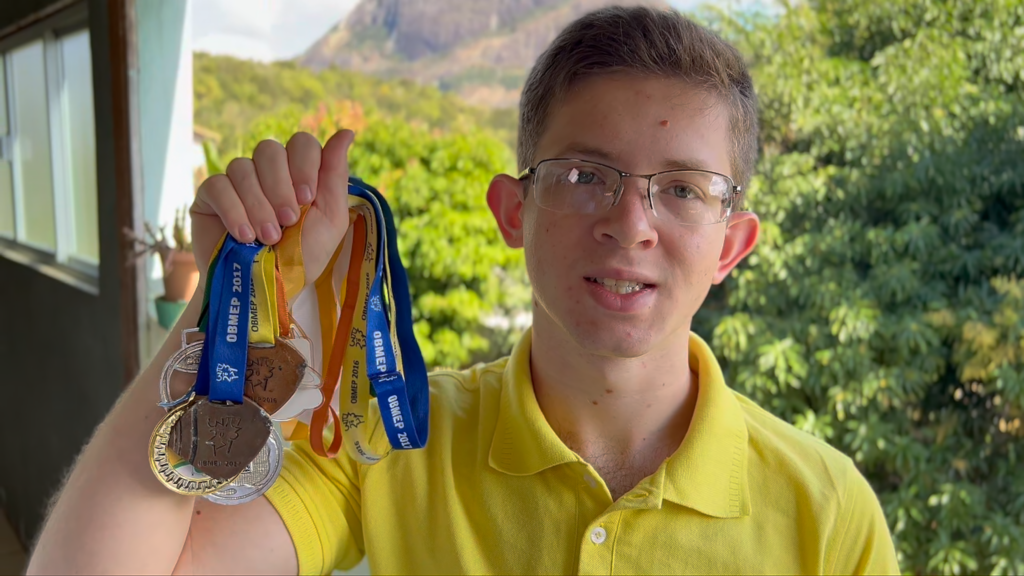 Wallace Pereira, natural de Conceição do Castelo/ES, conquistou 2 medalhas na OBMEP e atualmente cursa engenharia no ITA